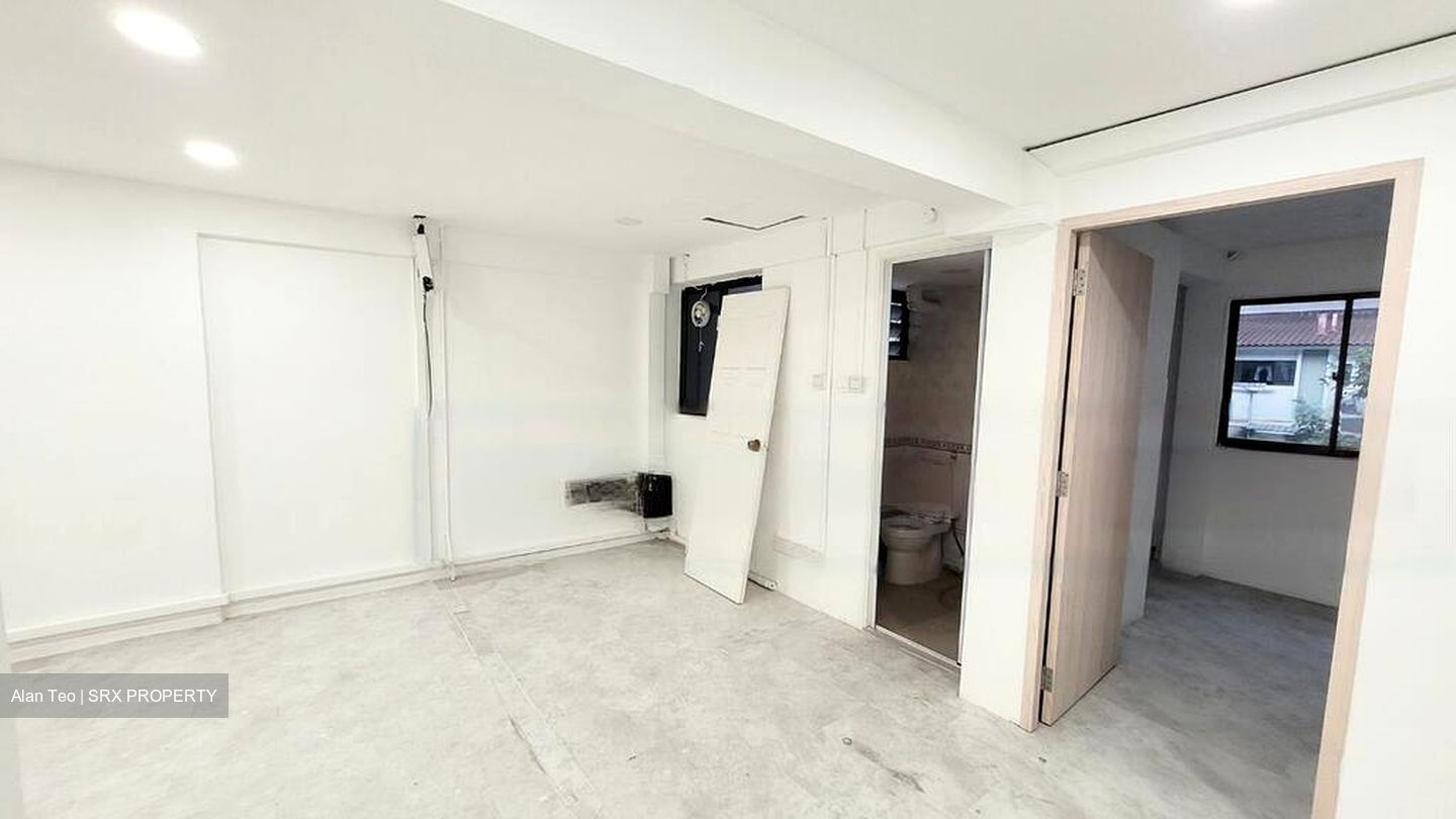 Ang Mo Kio Avenue 6 (D20), Shop House #451317021